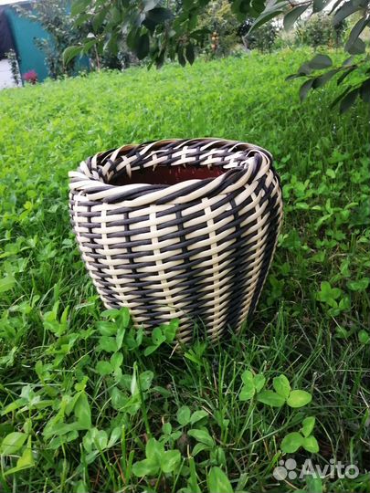 Кашпо из искусственного ротанга