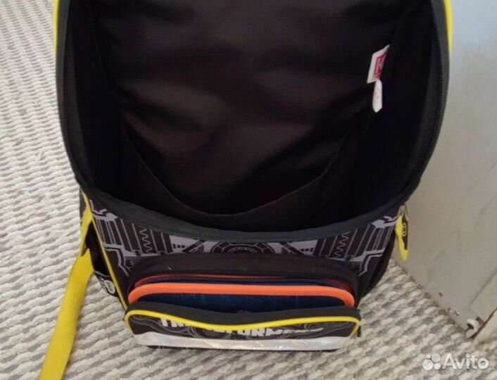 Школьный рюкзак. Для мальчика. С пеналом