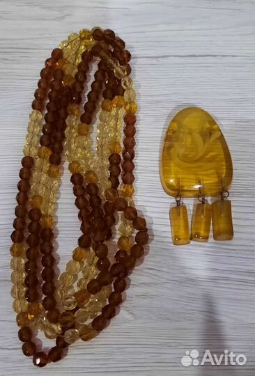 Бусы чешский и брошь СССР