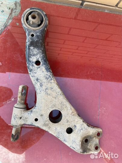 Рычаг левый Toyota Camry 40