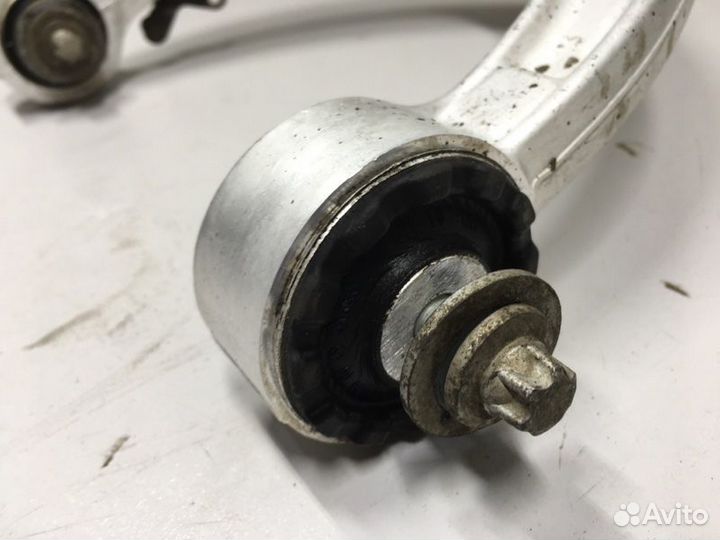 Рычаг подвески верхний передний правый