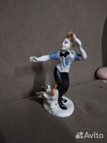 Фарфоровая статуэтка, клоун с петухом