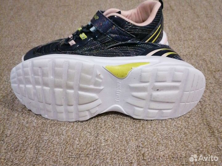 Кроссовки для девочки