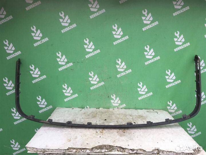 Молдинг заднего бампера центральный Вольво C40