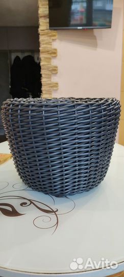 Кашпо для цветов из ротанга