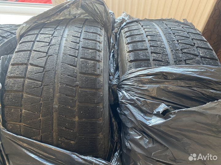 Bridgestone Blizzak Revo GZ 215/45 R17