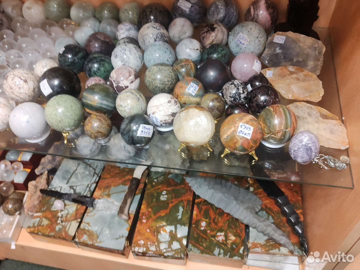 Минералы Урала, шкатулки, подсвечники и ножи