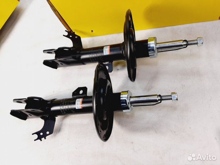 Амортизатор передний Toyota Camry XV50 2.5
