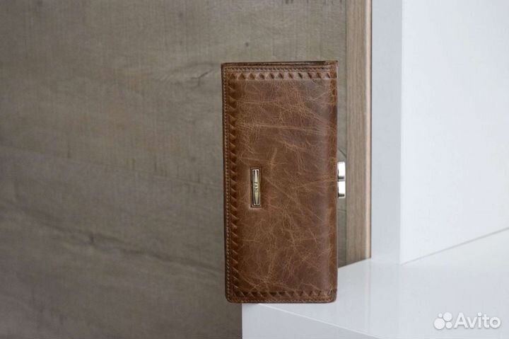 Женский кожаный кошелек на магните