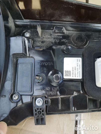 Фонарь задний правый rav4 50