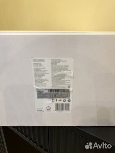 Пустая коробка от фена Dyson