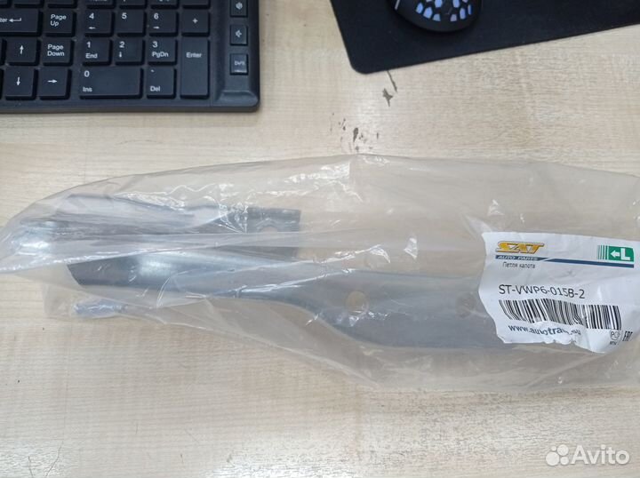 Левая петля капота поло