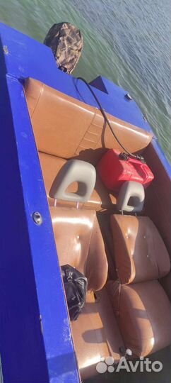 Прогулочный катер