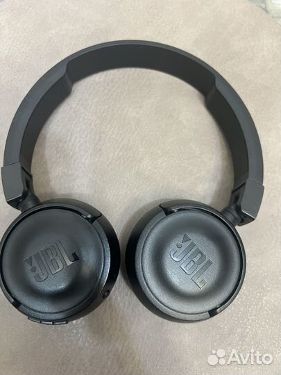 Беспроводные наушники jbl