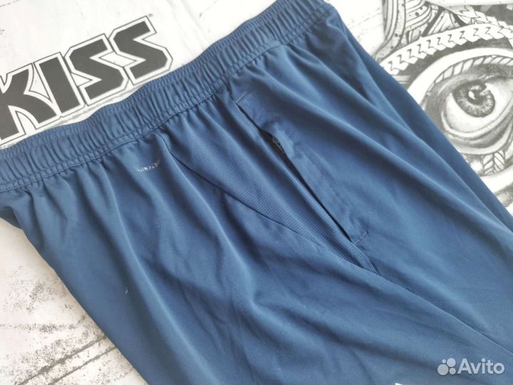 Спортивные шорты Adidas