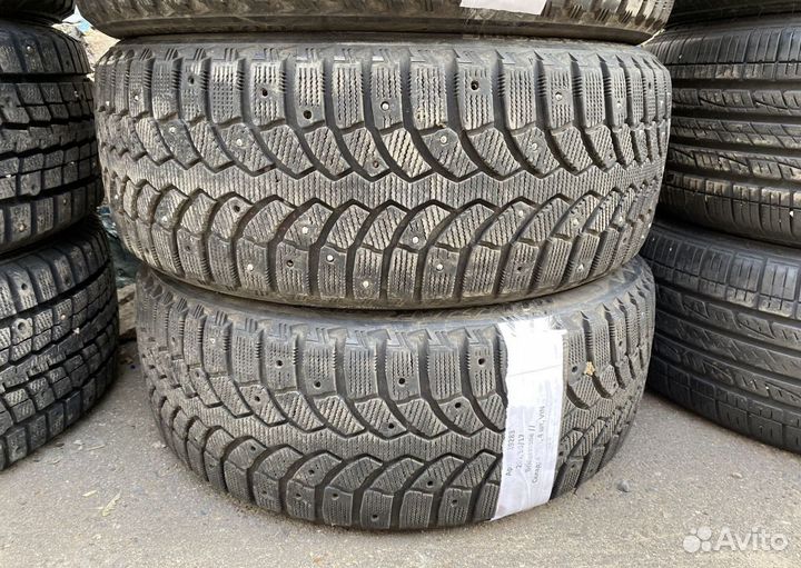 Bridgestone Blizzak Spike-01 205/50 R17