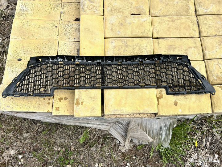 Решетка радиатора нижняя