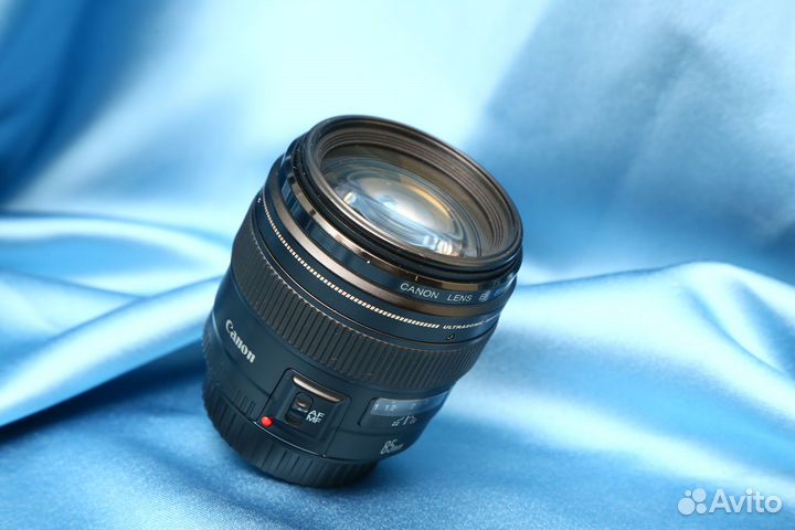 Canon EF 85mm f/1.8