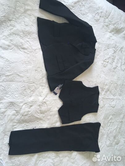Костюм для школьника новый 122размер