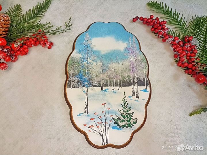 Картина на срезе дерева с мраморной крошкой зима