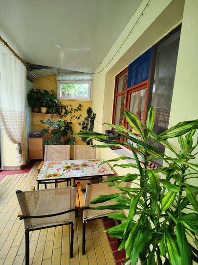 Комната 45 м² в 2-к., 1/2 эт.