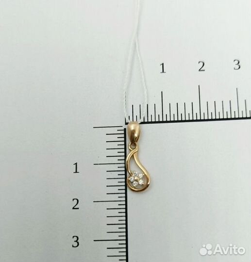 Золотая подвеска с камнем