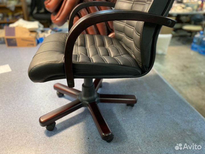 Офисное кресло