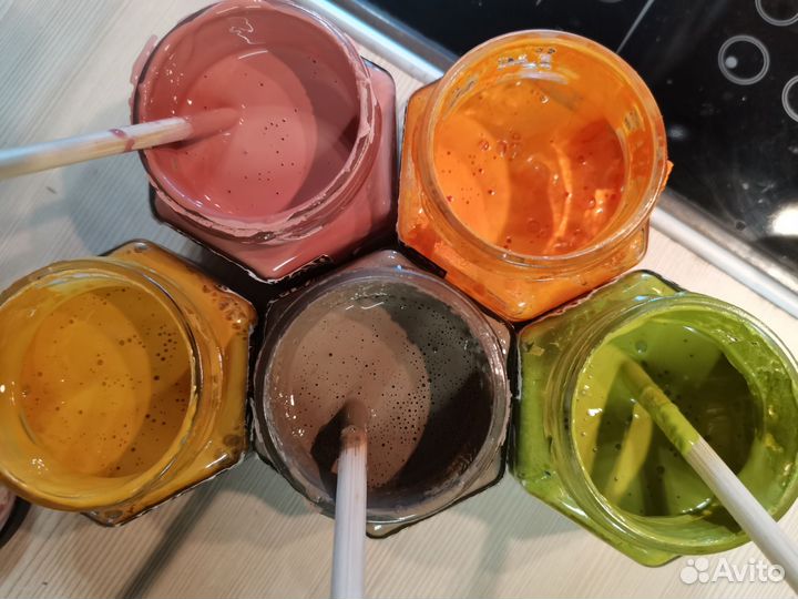 Краски Дарьи Гейлер начатые