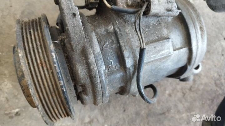 Компрессор кондиционера Toyota Crown S140 1994