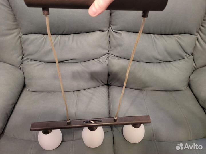 Подвесная люстра с тремя плафонами