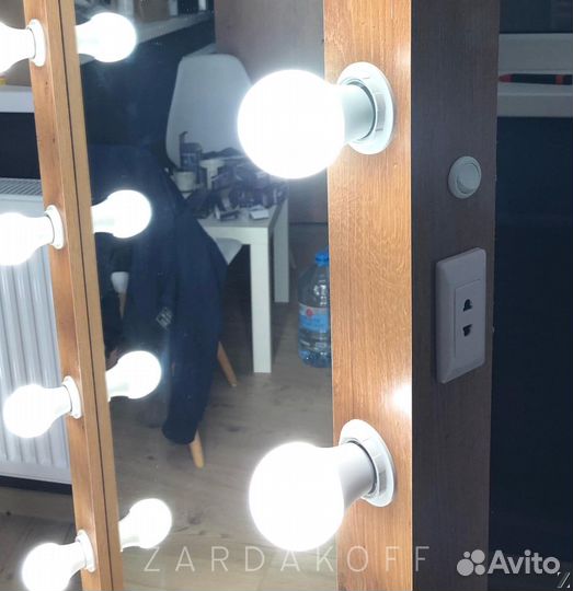 Гримерное зеркало с подсветкой