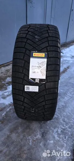 Pirelli Ice Zero FR 255/45 R20 105H