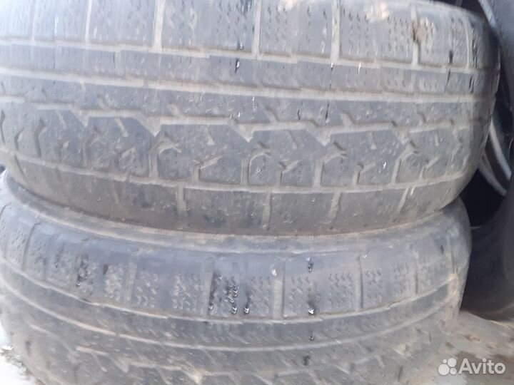 Kumho I'Zen RV Asymmetric 235/65 R17