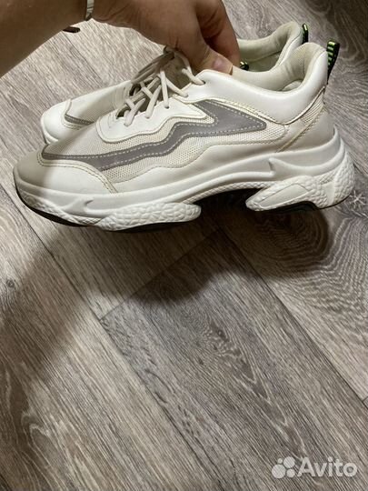 Кроссовки женские