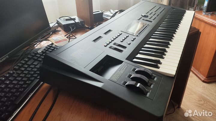 Синтезатор Yamaha SY-77