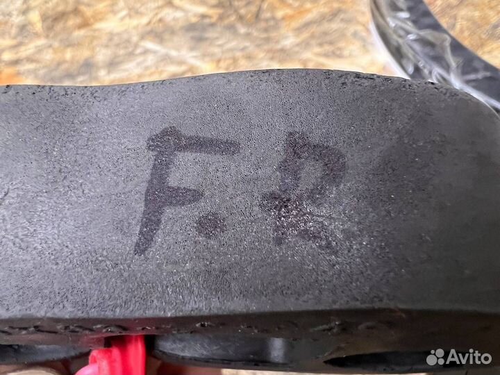 Уплотнитель двери передний Jaguar 2016-2019