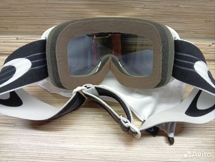 Горнолыжные очки oakley