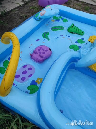Детский надувной бассейн с горкой