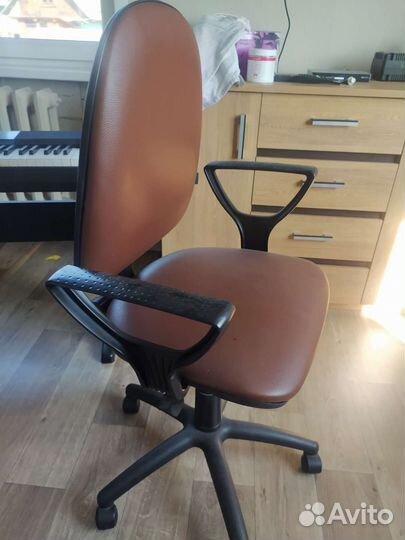 Компьютерное кресло