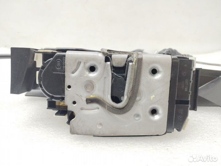 Замок двери передний правый Mercedes-Benz C-Class