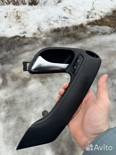 Внутренняя водительская ручка двоеи поло