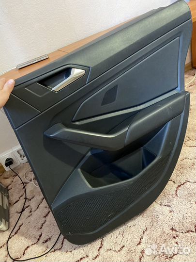 Обшивка задней двери Volkswagen Jetta 7