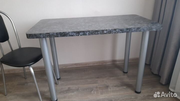 Кухонный стол