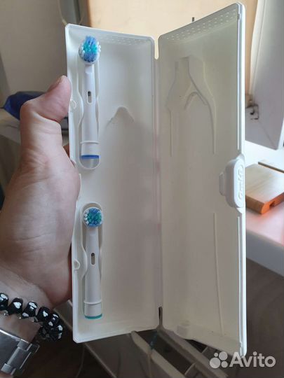 Электрическая зубная щетка braun oral-b