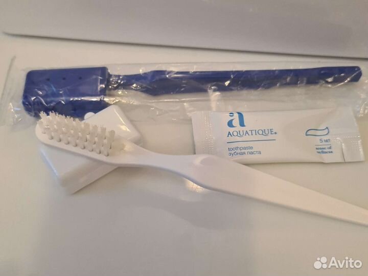 Зубная щетка и зубная паста Аэрофлот