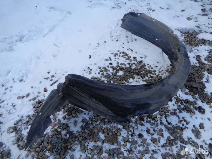 Подкрылок передний правый Toyota Premio AZT240