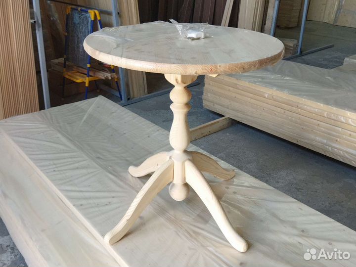 Кровати и столы из массива сосны