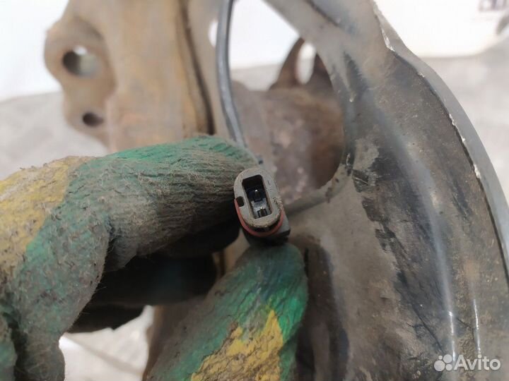 Кулак поворотный передний правый R