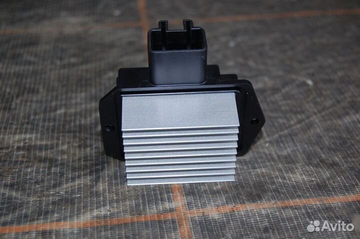 Резистор отопителя задний Toyota Land Cruiser 200