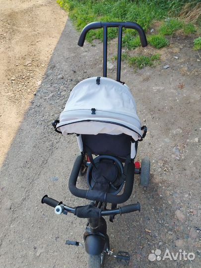 Детский трехколесный велосипед с ручкой